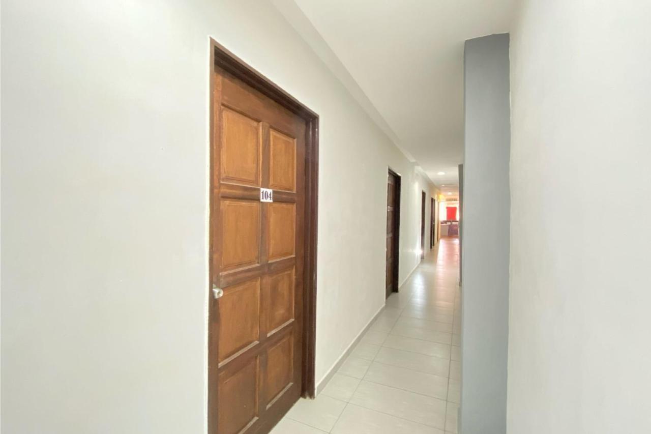 Spot On 90283 Twenty Seven Muntri Hotel Tanjung Bungah  Exterior photo