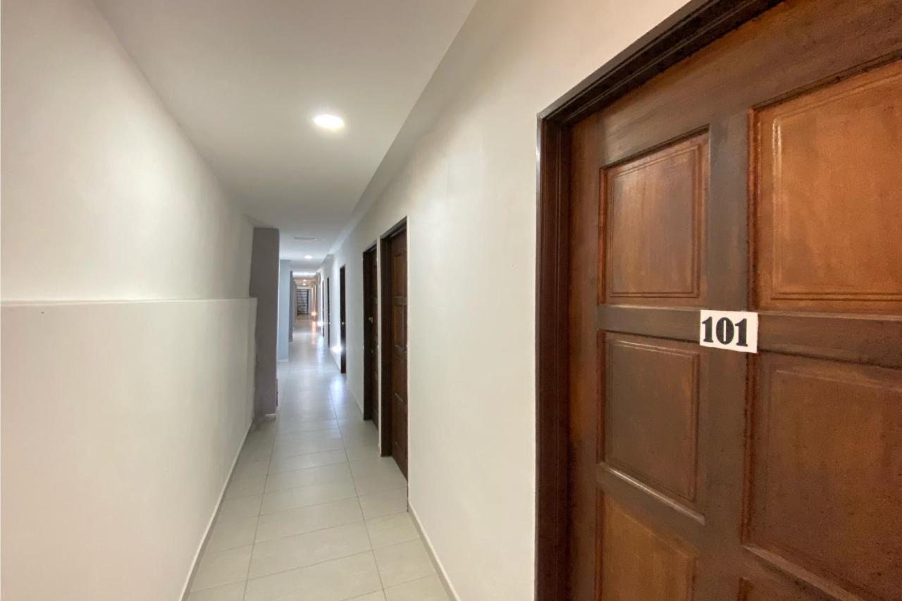 Spot On 90283 Twenty Seven Muntri Hotel Tanjung Bungah  Exterior photo